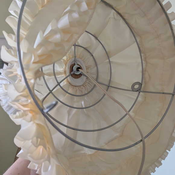 Vintage Lady Porcelain Doll Lamp - Picture 9 of 11